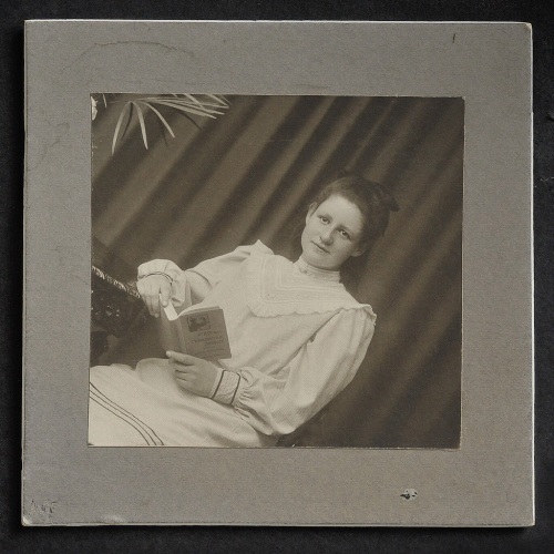 Grootmoeder Els Noorduyn-de Graaf. 1907, dus 15 jaar oud